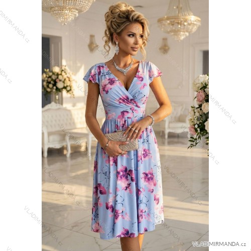 425-14 MATILDE Zvonové midi šaty s výstrihom do V a krátkym rukávom - modré s ružovými kvetmi
